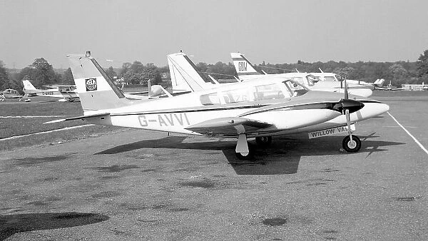 Piper PA-30-320 Twin Comanche G-AVVI