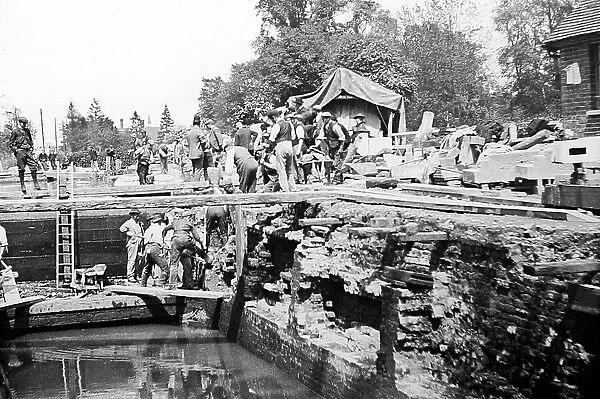 Repairing a canal, Victorian period