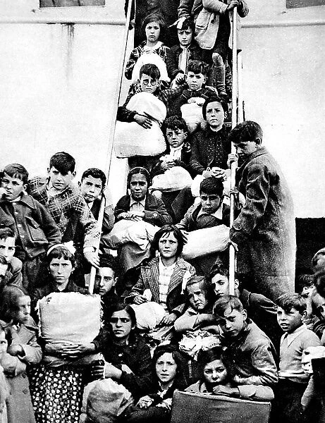 Spanish Refugees leaving the Habana, Southampton 1937