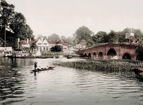Vintage 19th century  /  1900 photograph: Sonning, Berkshire