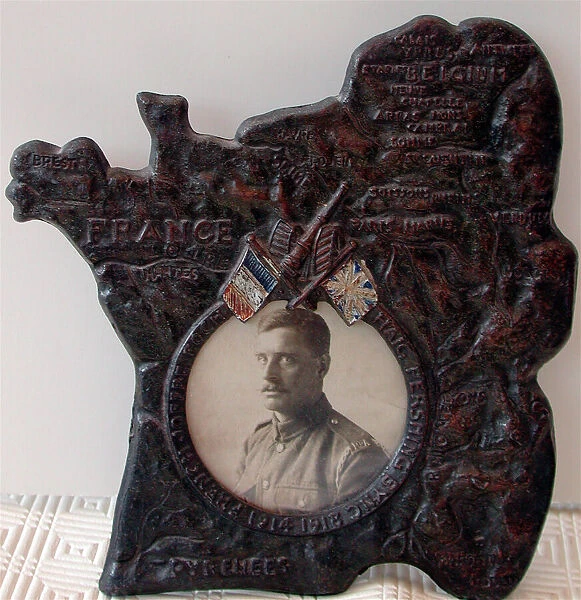 WWI photo frame showing the Western Front with map