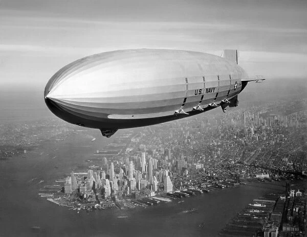 Airship over Manhattan, New York, US C016  /  2790