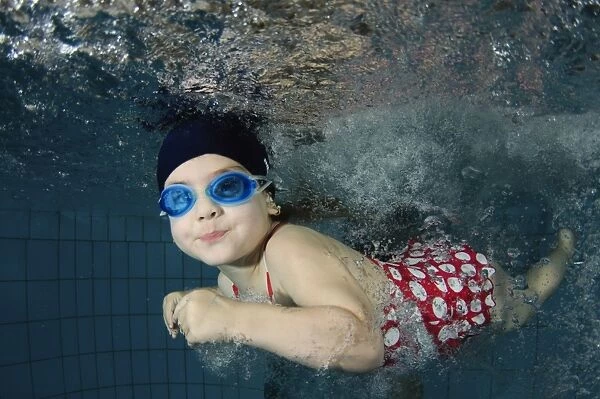 girl swimming underwater C017  /  1277