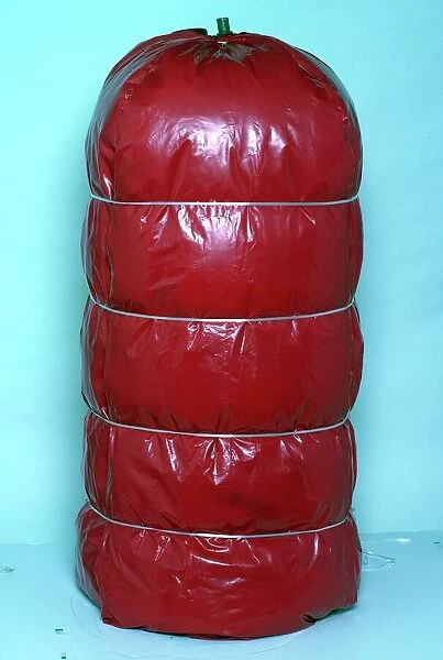 Hot water cylinder with jacket