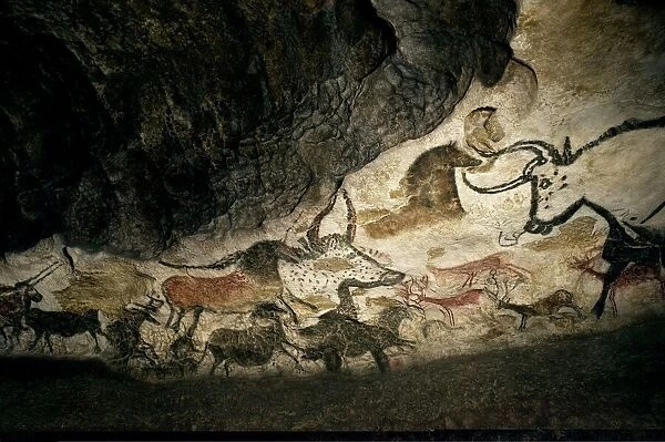 Lascaux II cave painting replica C013  /  7378