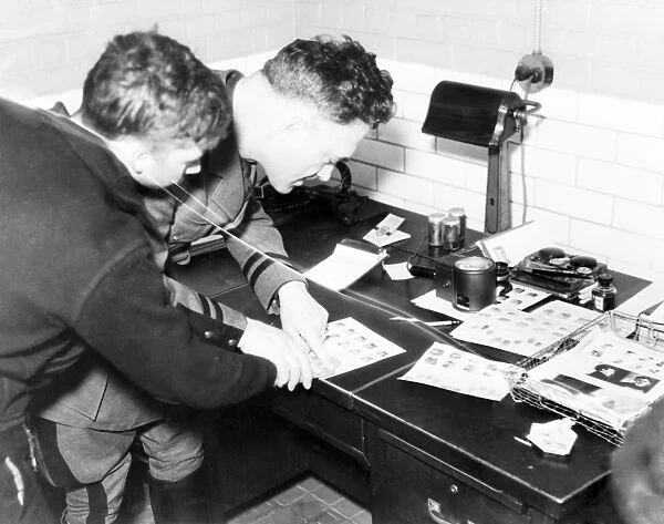 Military fingerprinting, 1930s C014  /  0461