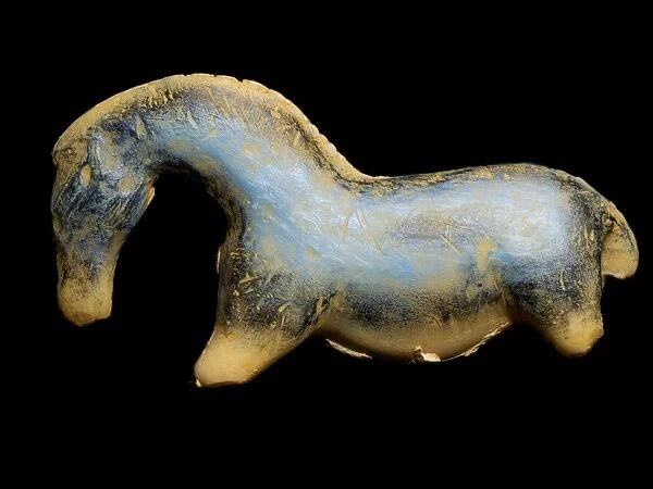 Prehistoric carved horse, Vogelherd Cave C015  /  6732