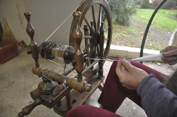 Wool Spinning Wheel C015  /  4187