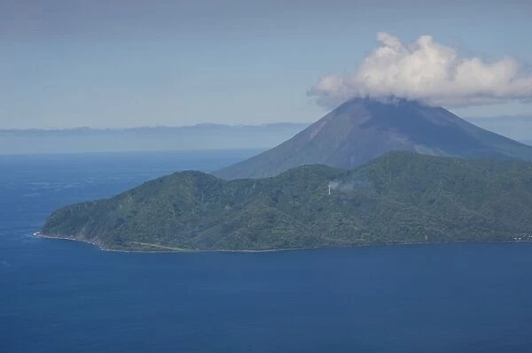 Active Lopevi volcano, Ambrym, Vanuatu, Pacific