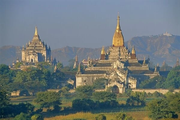 Ananda and Thatbyinnyu Pahtos (temples), old Bagan (Pagan), Myanmar (Burma)