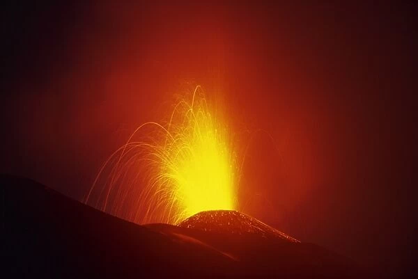 Eruption of highly active Volcan Pacaya