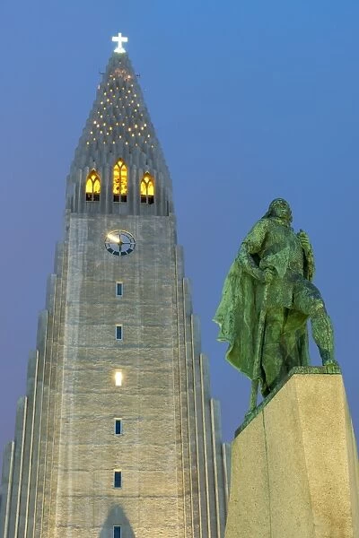 The Hallgrims Church with a statue of Leif Erikson in the foreground lit up at night