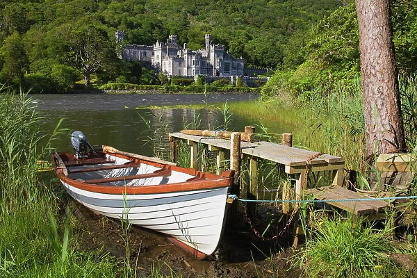 Kylemore Abbey and Lake, Connemara, County Galway, Connacht, Republic of Ireland, Europe