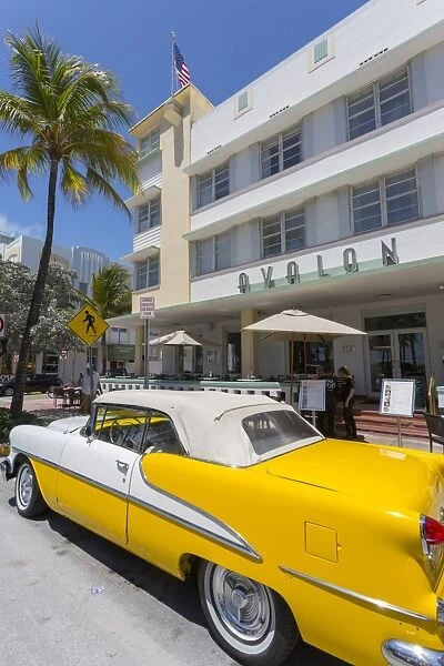 Ocean Drive, classic American car and Art Deco architecture, Miami Beach, Miami, Florida