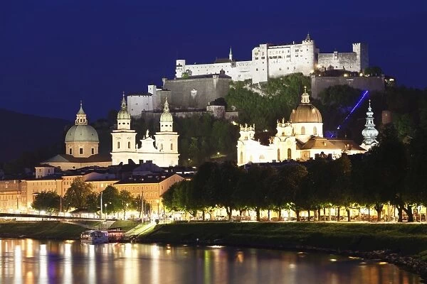 Old Town, UNESCO World Heritage Site, with Hohensalzburg Fortress and Dom Cathedral and the River Salzach at dusk, Salzburg, Salzburger Land, Austria, Europe