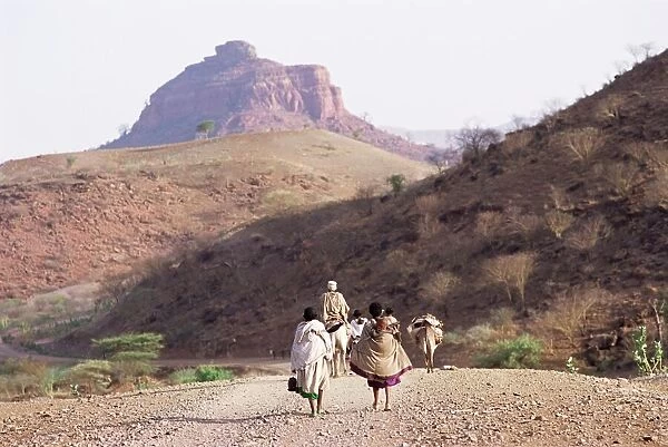 People on a dirt road, Terari Wenz region, Wollo Province, Ethiopia, Africa