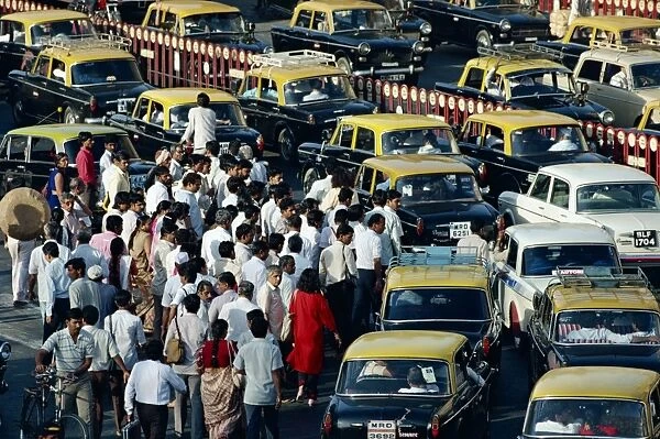 Rush hour in Mumbai (Bombay)