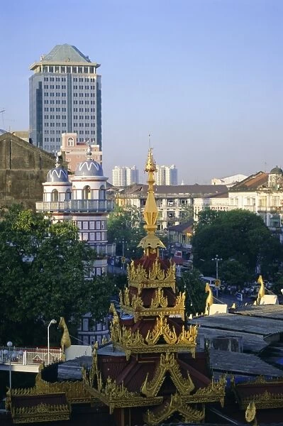 Skyline of central area and Sule Paya (Sule pagoda), Yangon (Rangoon), Myanmar (Burma)