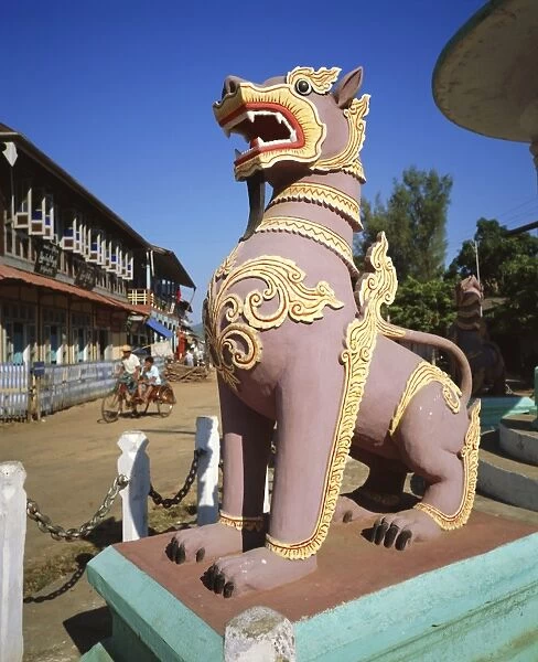 Statue of a legendary Chinthes (half lion, half griffin), Mergui, Myanmar (Burma)