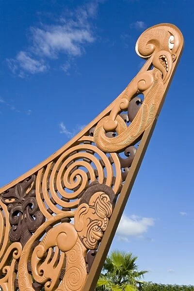 Te Tauihu Turanga Whakamana sculpture carved by Bill Baker, Gisborne, Eastland District