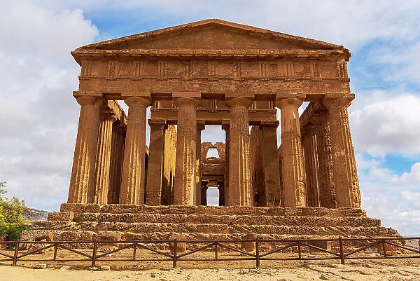 The Temple of Concordia, Valley of the Temples, UNESCO World Heritage Site, Agrigento, Sicily, Italy, Mediterranean, Europe