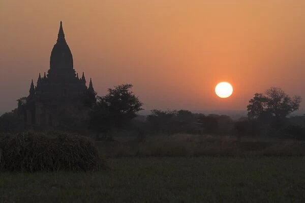Temple at sunrise, Bagan (Pagan) archaeological zone, Myanmar (Burma), Asia