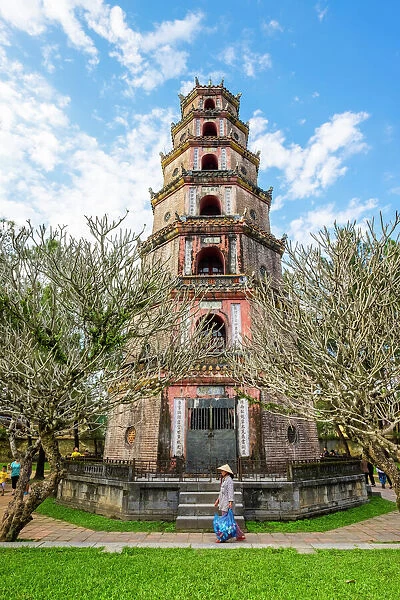 Thien Mu Pagoda (Chua Thien Mu), Hue, Thua Thien-Hue Province, Vietnam, Indochina