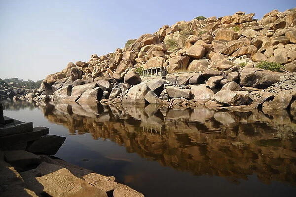 Tungabhadra River and rock formations, Hampi, Karnataka, India, Asia