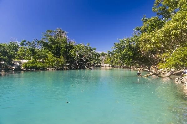 Turquoise waters in the blue lagoon, Efate, Vanuatu, Pacific
