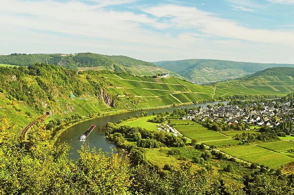View of Moselle River (Mosel) and Puenderich village, Rhineland-Palatinate, Germany, Europe