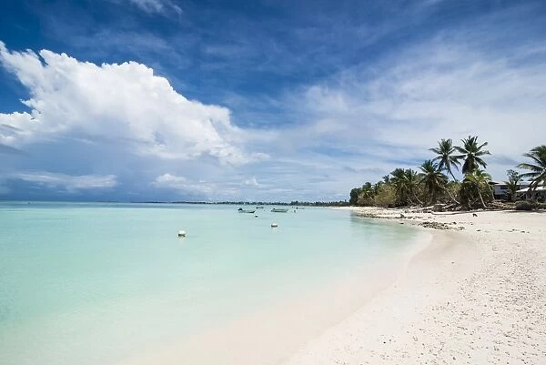 White sand and turquoise water in the beautiful lagoon of Funafuti, Tuvalu, South Pacific
