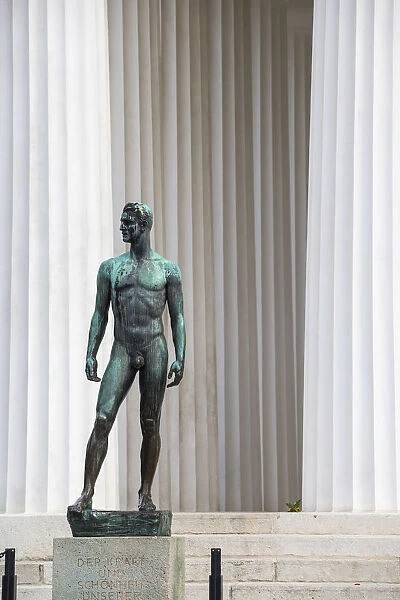 Austria, Vienna, Volksgarten (Peoples Garden), Theseus Temple, Bronze statue of the