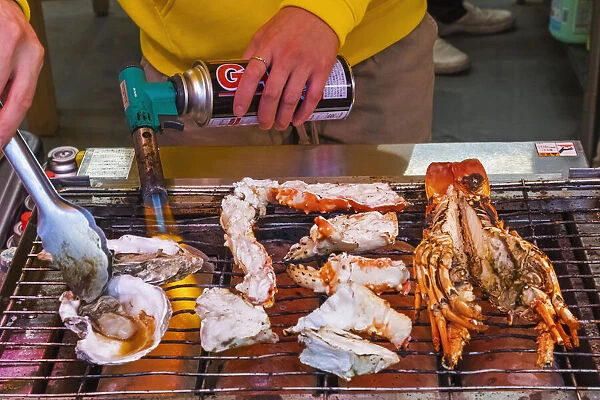 Japan, Honshu, Tokyo, Tsukiji, Tsukiji Outer Market, Seafood Shop Cooking Shellfish