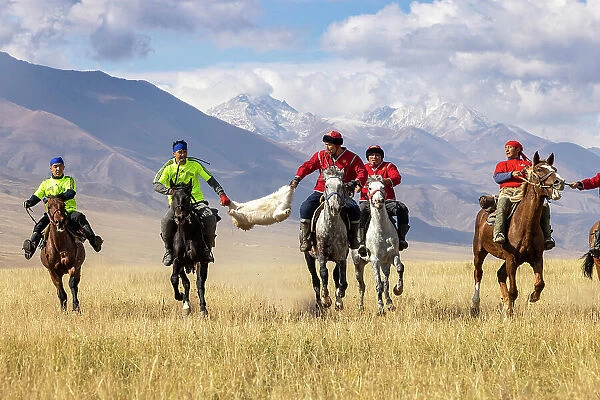 Kyrgyzstan, Issyk Kul Lake, men playing dead goat polo (Buzkashi)