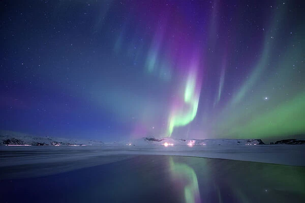 Northern lights over Dyrholaey lagoon during winter, Sudurland, Iceland