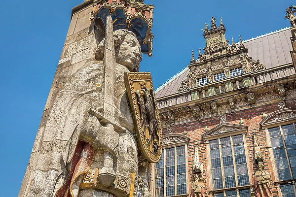 Statue of Bremer Roland in front of the town hall on the market square, Bremen, Germany