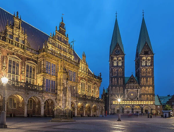 Town hall and St. Petri Cathedral on the market square in the evening, Bremen, Germany