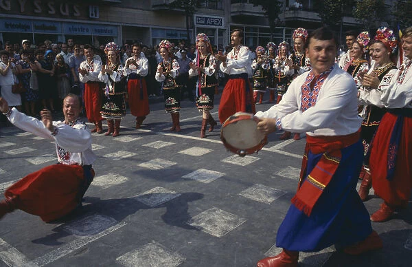10017139. UKRAINE Festivals Folk Dancers in costume
