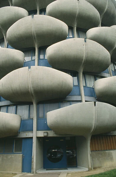 10019889. FRANCE Ille de France Creteil Modern housing block with rounded balconies