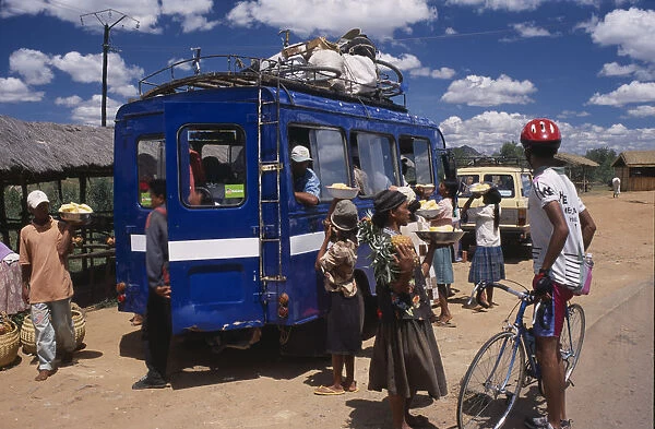 20079218. MADAGASCAR Transport Road to Antsirabe