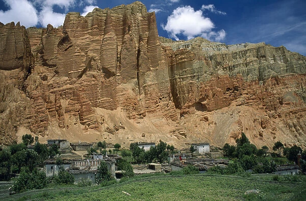 20085544. NEPAL Mustang Drakhmar Summer landscape