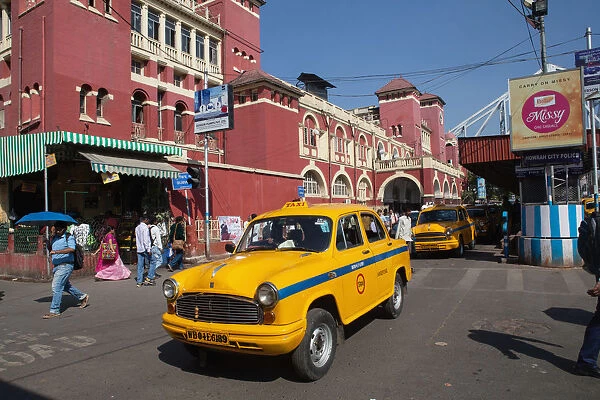 India, West Bengal, Kolkata, Taxi in front of Howrah Railway Station