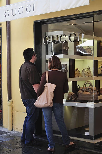 Italy, Liguria, Portofino, window shopping at Gucci