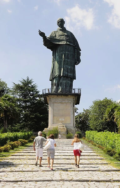 Italy, Piemonte, Lake Maggiore, Arona, statue of San Carlo Borromeo