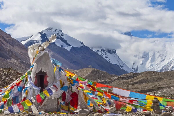 Mani pile and prayer flags in Rongbuk Valley, Lhotse peak (8516m) in the distance, Mt