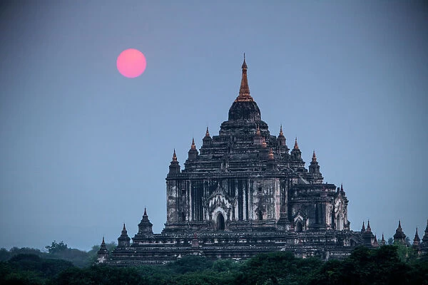 Myanmar, Bagan. Sunset on Thatbyinnyu Temple
