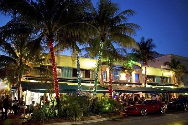 Nightlife on Ocean Drive, South Beach, Miami Beach, Florida, USA. (Used in 2012 Calendar)