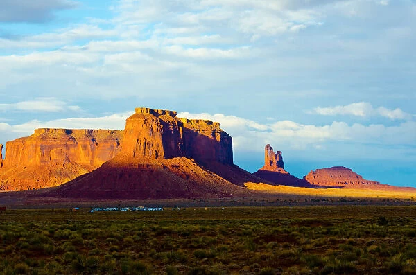 USA, Arizona-Utah border. Monument Valley, Sentinel Mesa and Castle Rock