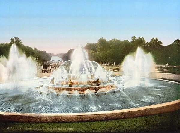 VERSAILLES: FOUNTAIN. A view of the Latona Basin at the palace of Versailles, France