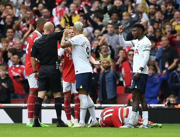 Arsenal vs. Tottenham: Red Card for Emerson Royal in Intense Premier League Clash (2022-23)
